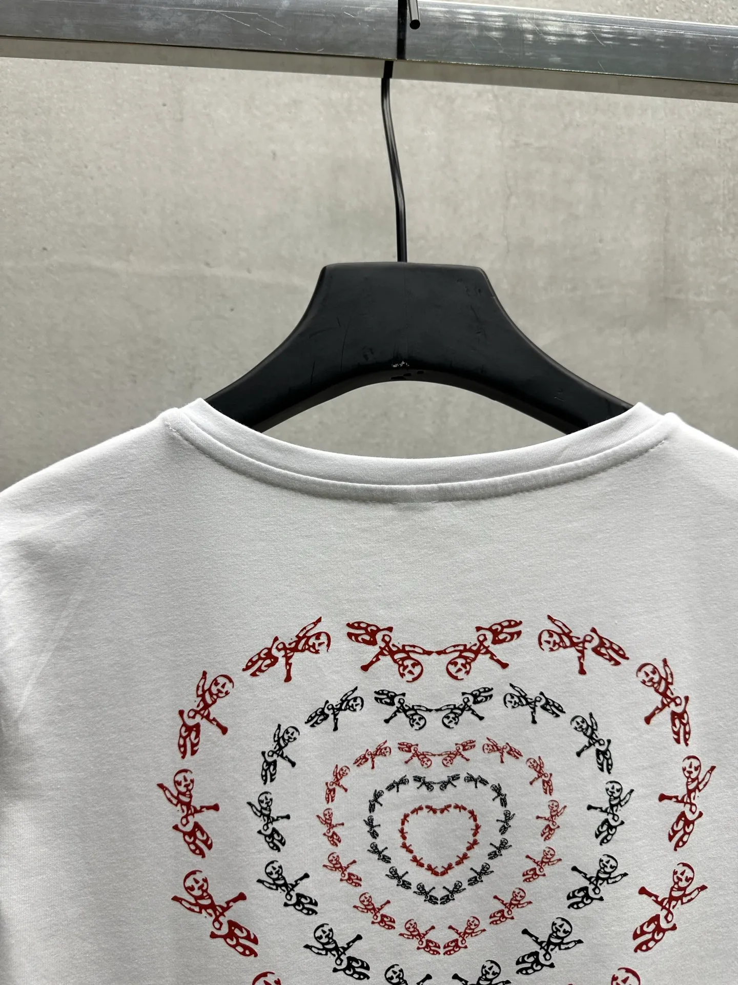 P126 #082 CHROME HEARTS 25SS women's T-shirt Made of 220G original consistent fabric V-neck women's waist style The whole body is made of imported digital direct printing Color: White Size: S M L